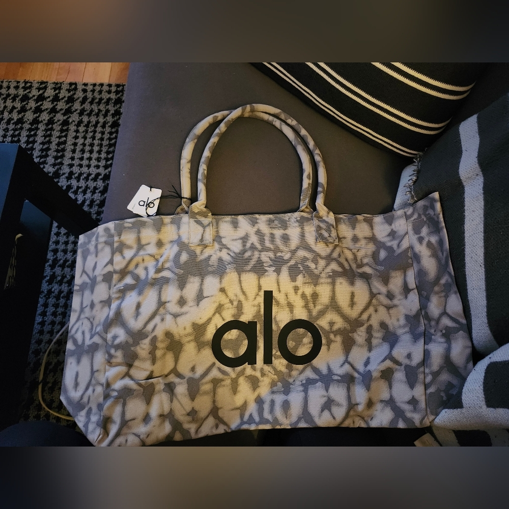 Alo tote bag